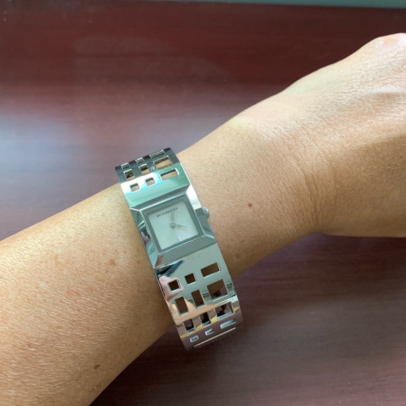 Burberry caged bangle watch - Picture 6 of 8